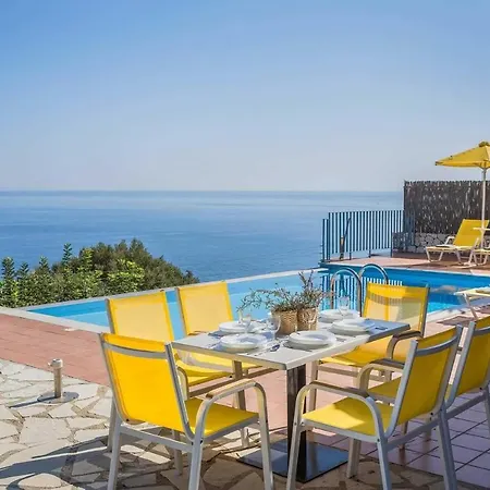 Aliki Villa Szpathí